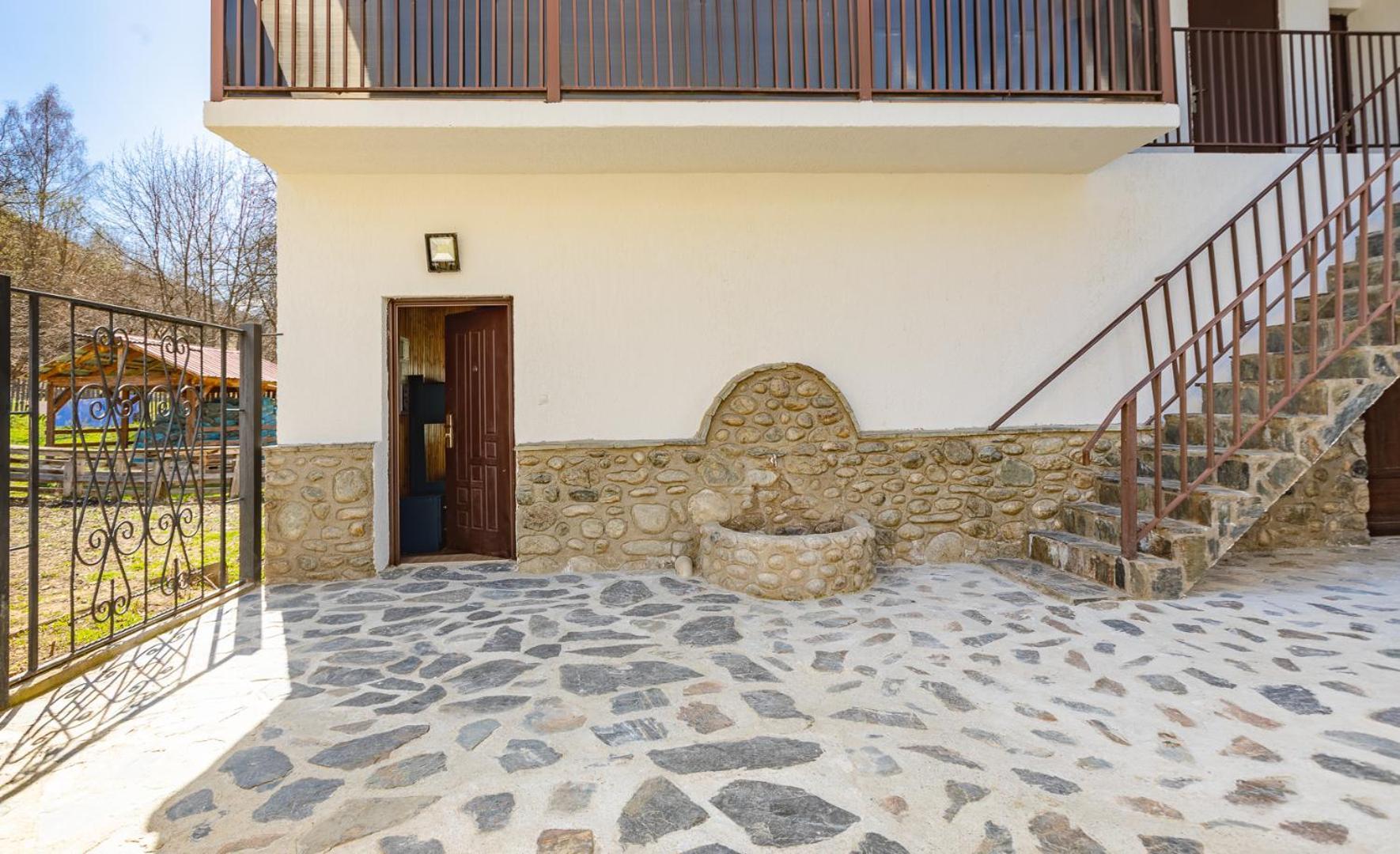 Guesthouse Of Manoni Ratiani Mestia Esterno foto